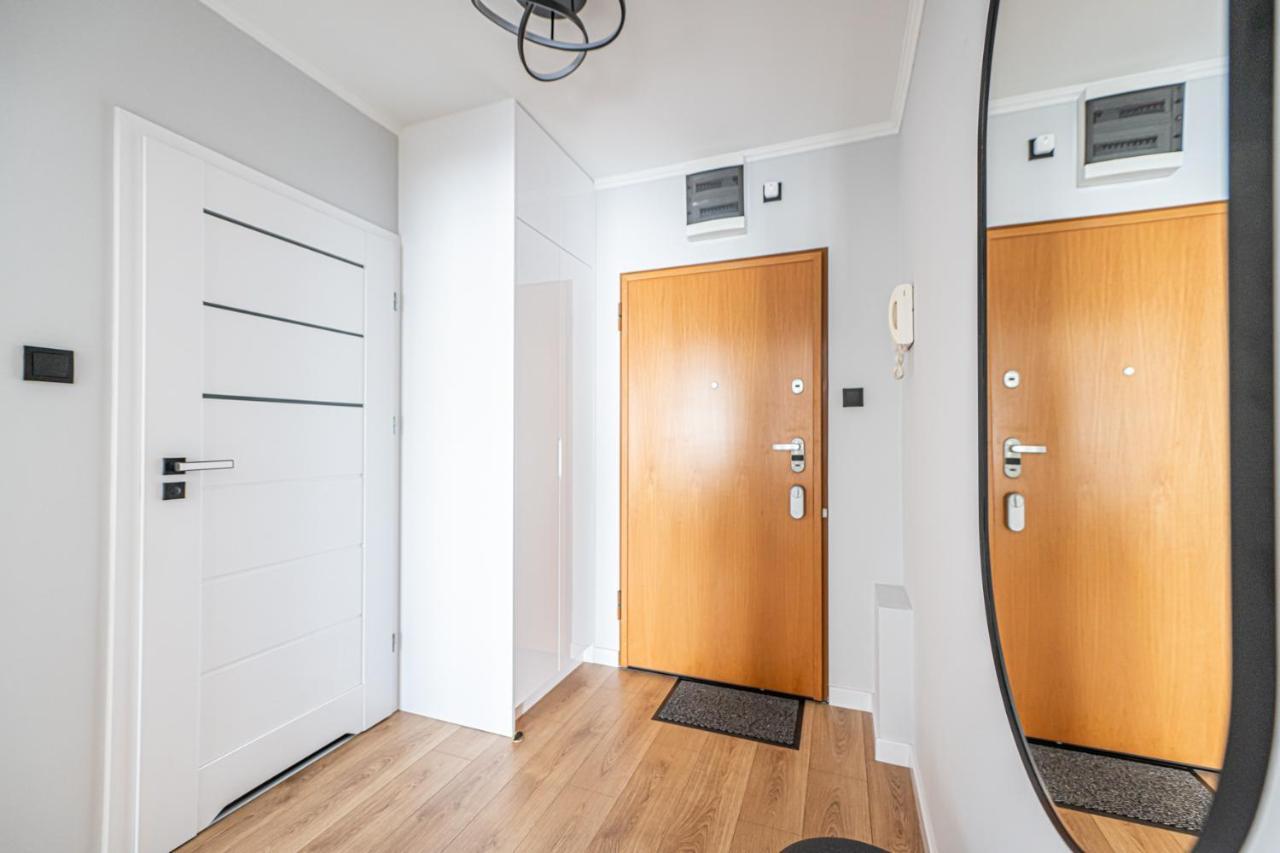 Apartment 24H With Free Garage And Ac Jagielly 5 Breslavia Exterior foto