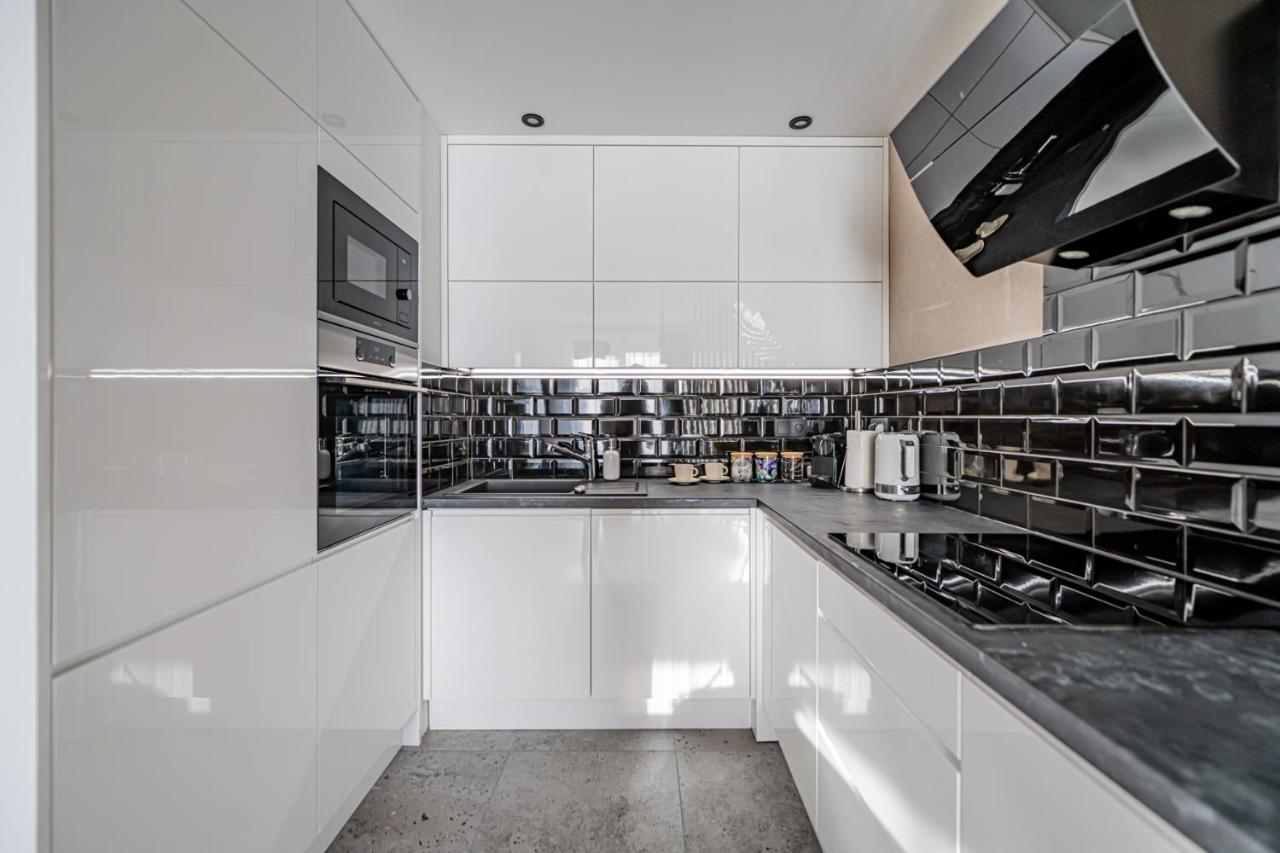 Apartment 24H With Free Garage And Ac Jagielly 5 Breslavia Exterior foto