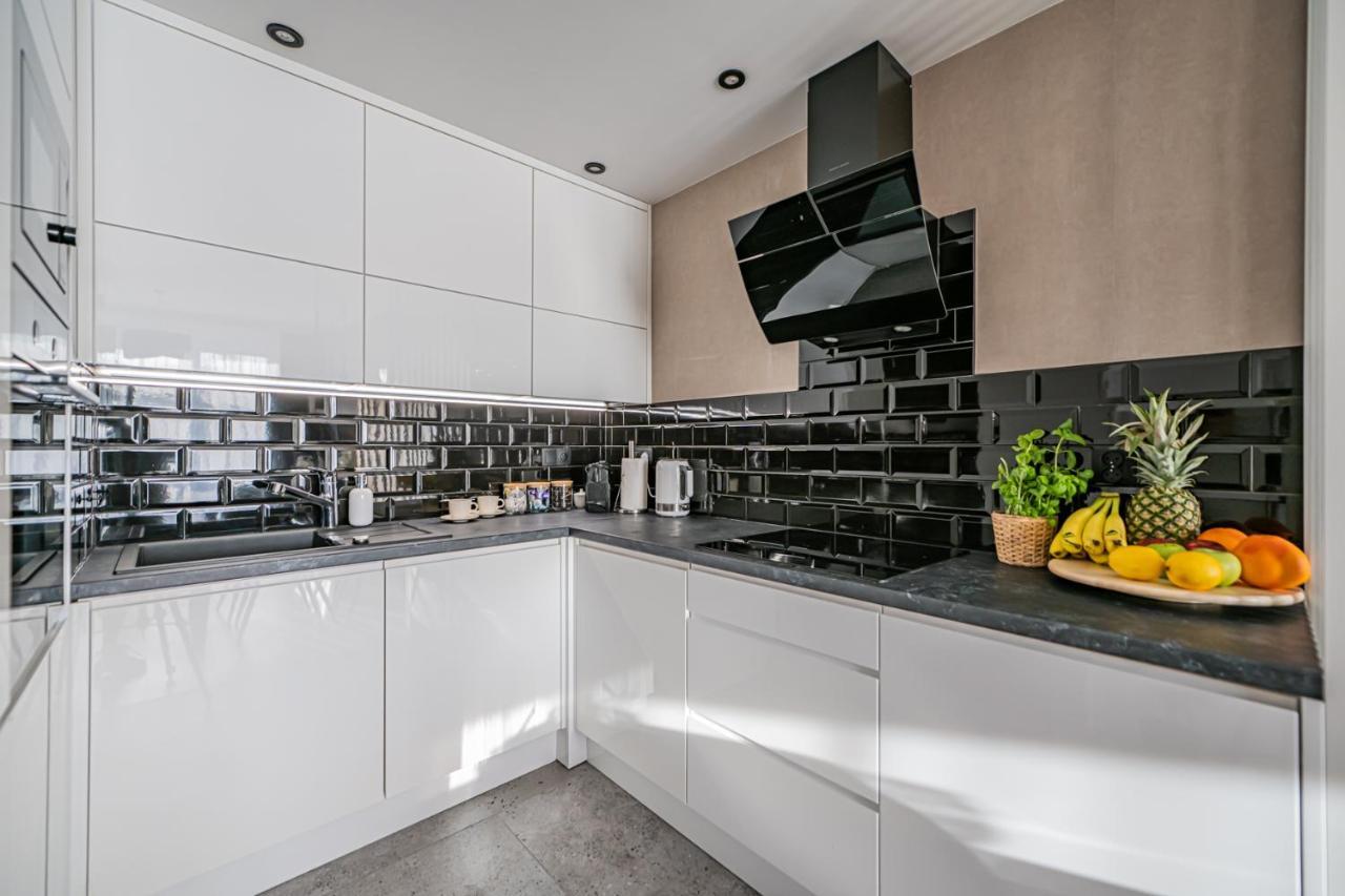 Apartment 24H With Free Garage And Ac Jagielly 5 Breslavia Exterior foto